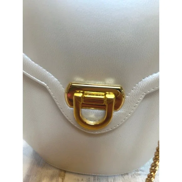 A vintage Frenchy of California cream leather shoulder bag with gold chain. - Picture 3 of 10